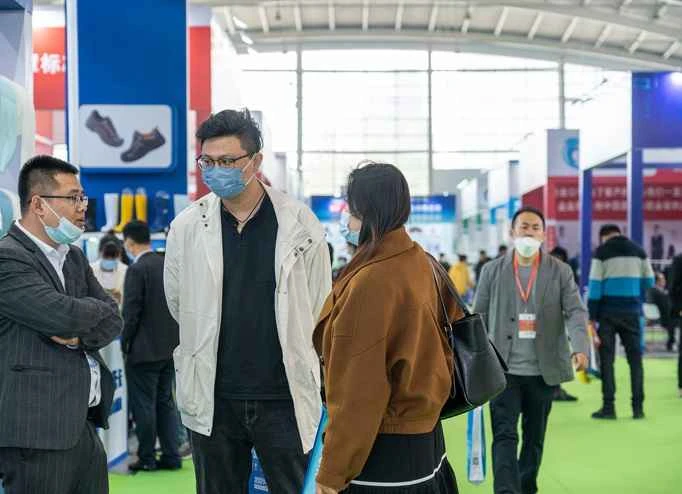 ¿Cuánto cuestan las entradas para la Exposición de Uniformes Escolares de Shenyang 2026 (Exposición de Ropa del Noreste) y cómo puedo comprarlas?