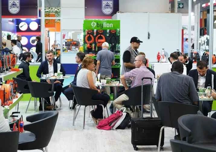 ¿Cuáles son los precios de las entradas y cómo puedo comprarlas para la Feria de Ferretería de Estambul de 2026?